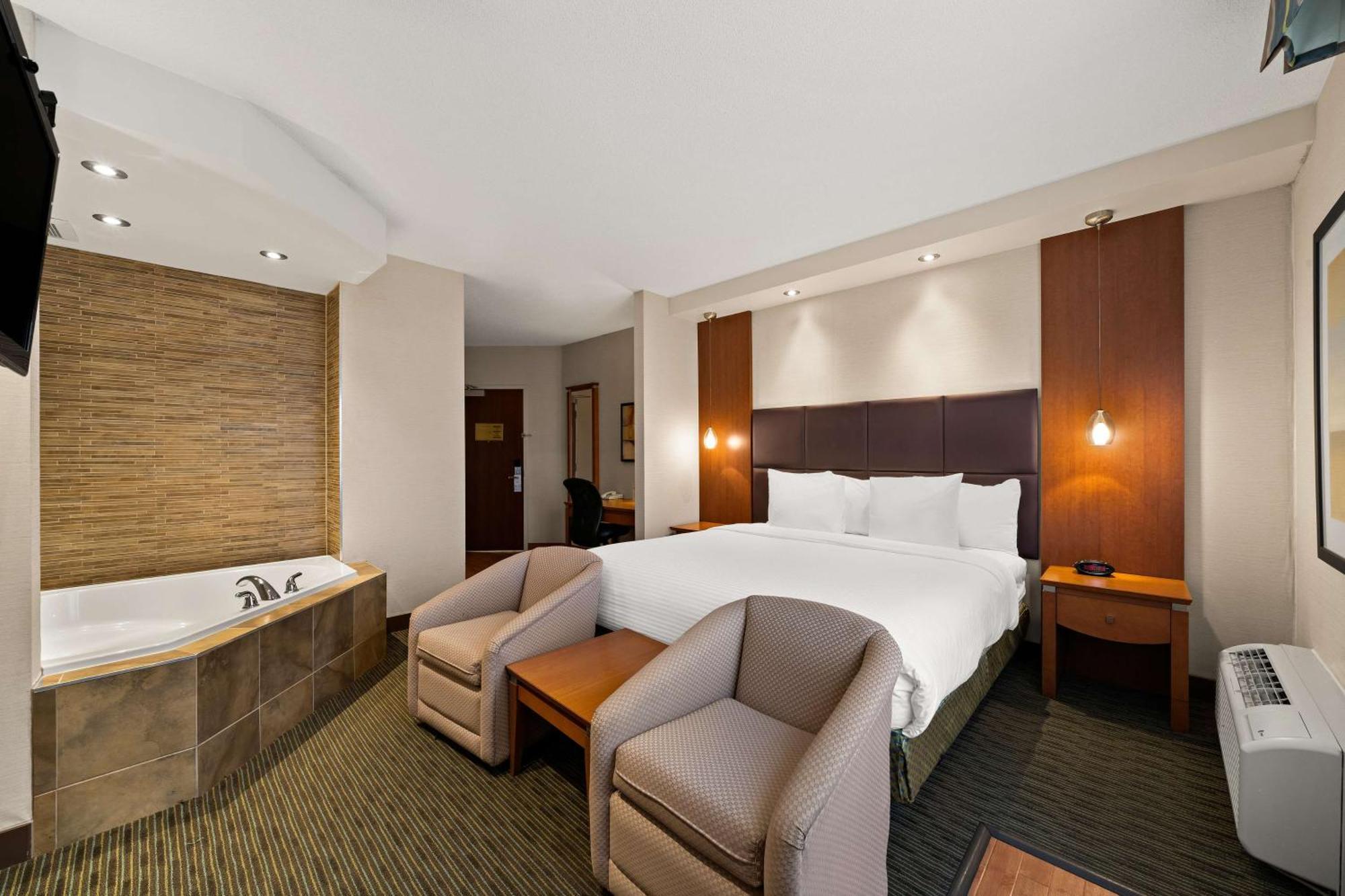 Western & Hotel 3*